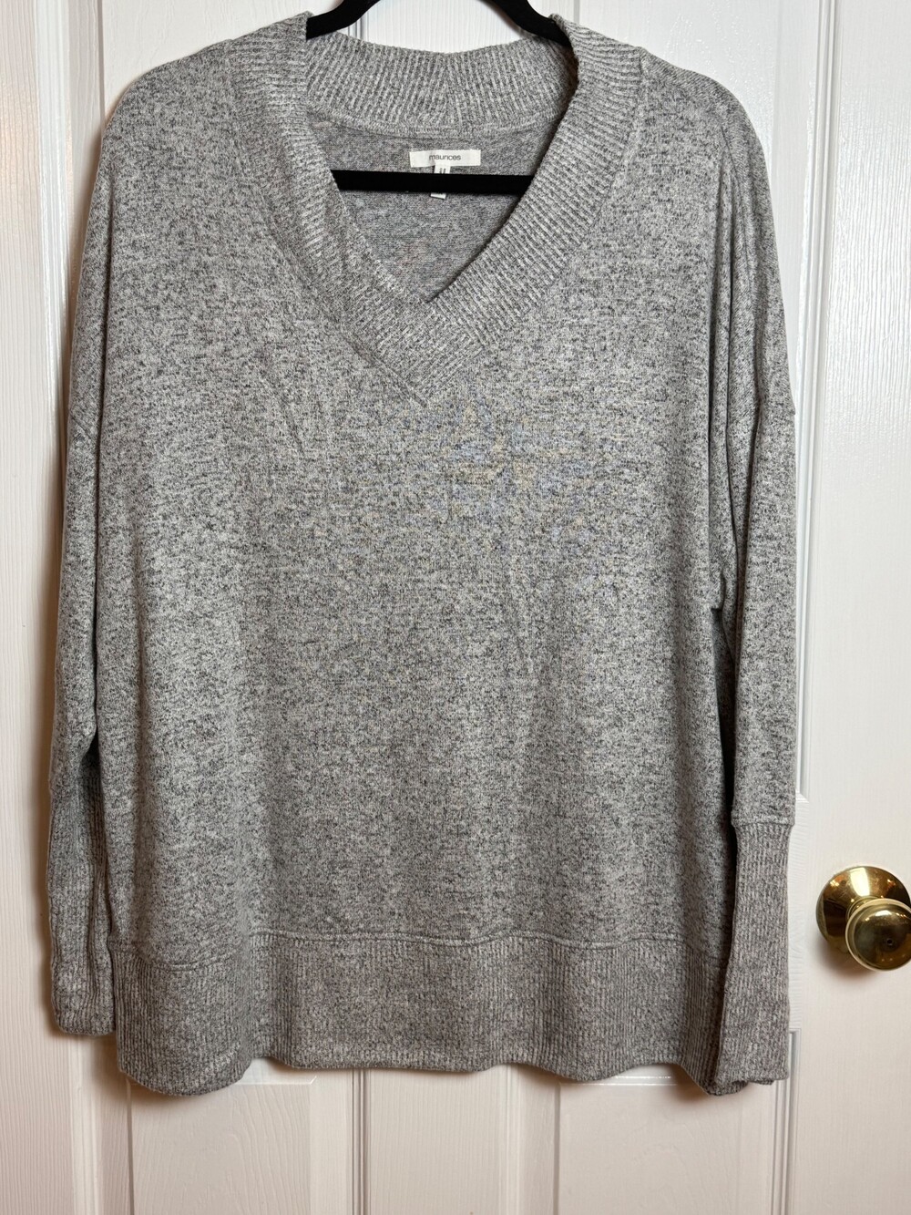 Maurices Gray V-Neck Knit Sweater Size 1X Long Sleeve Relaxed Fit